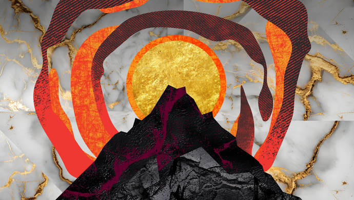 Collage-stijl beeld met een zwarte berg voor een goudkleurige zon, omringd door rode, organische vormen op een achtergrond van wit marmer met gouden aders