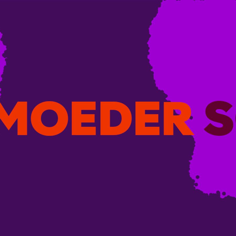 Een grafische afbeelding met de tekst 'Show je moeder some love' met twee paarse hartjes.