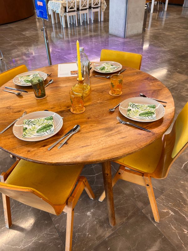 foto 13 tafels en stoelen