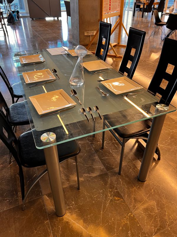 foto 17 tafels en stoelen