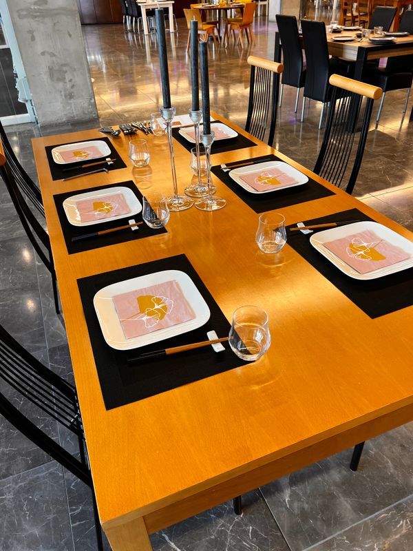 foto 9 tafels en stoelen