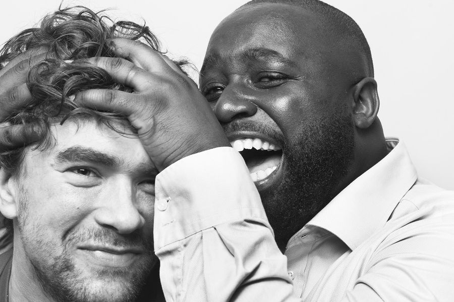 Acteurs Bram Suijker en Emmanuel Ohene Boafo maken lol samen