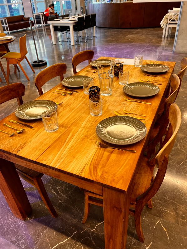 foto 12 tafels en stoelen